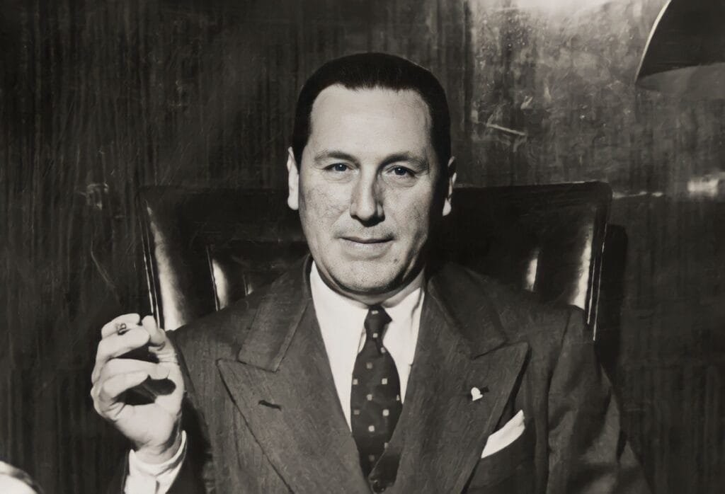 El general Juan Domingo Perón en su despacho presidencial.