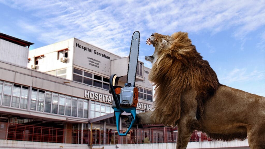 León sostiene motosierra en el hospital garrahan