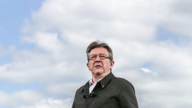 Mélenchon, líder de la izquierda radical, da por acabada la alianza con los socialistas