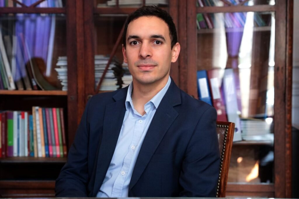 Sebastián Civallero: “Los ayudantes no tienen plata ni para el colectivo”